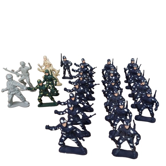 Army Action Figures Lot 27 Plastic Army Men Mixed Lot Toys Cake Toppers Military - Picture 1 of 4